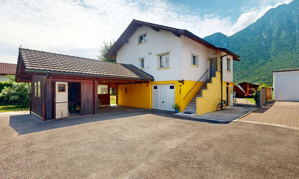 Le Bouveret: Villa mit zwei Wohnungen in PPE