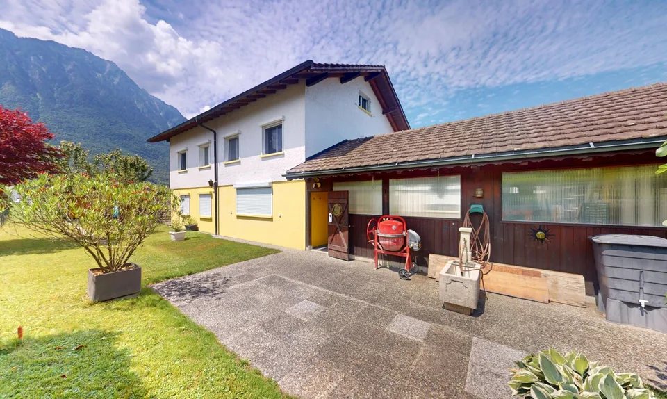 Le Bouveret: Villa mit zwei Wohnungen in PPE