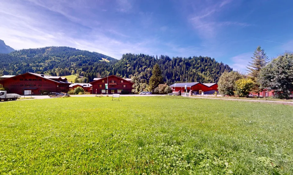 Exklusiv: Wunderschönes Baugrundstück am Eingang des Dorfes – Foto 9 von 11