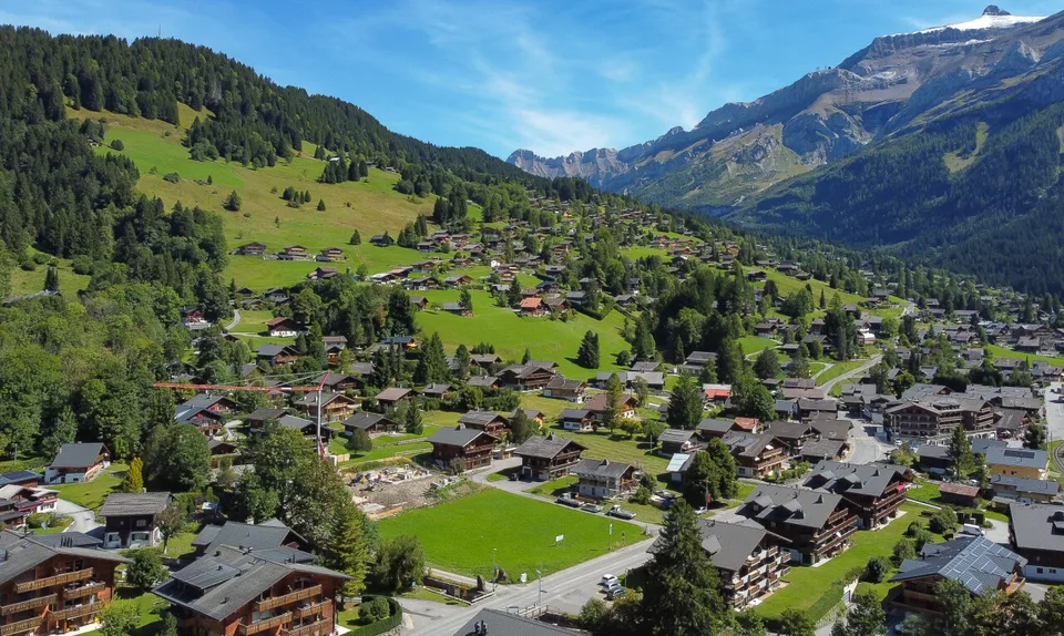 Exklusiv: Wunderschönes Baugrundstück am Eingang des Dorfes – Foto 7 von 11