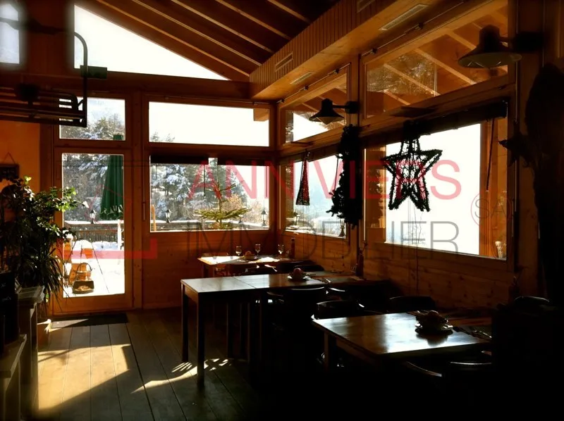 Typisches Restaurant mit Panoramablick und optimaler Sonneneinstrahlung – Foto 9 von 26