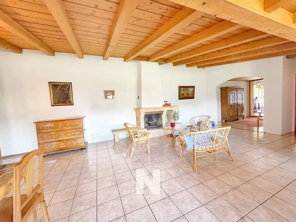 Gebäude zum Verkauf in Avenches - Mit 150m2 Wohnung und großem Lager