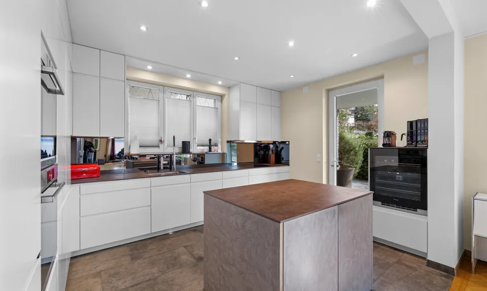 Exklusive 8 Zimmer-Villa mit zusätzlichem Einfamilienhaus auf 1624m²