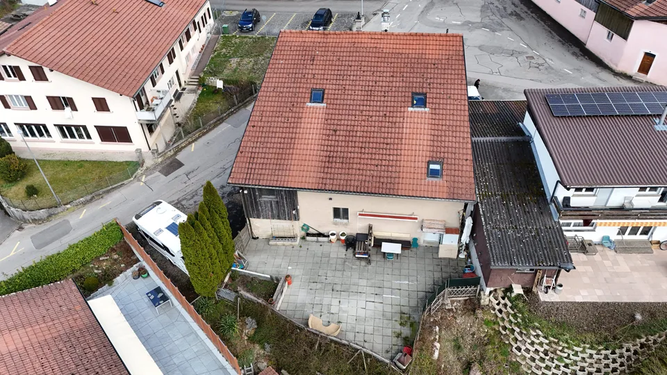 In vendita a Eschert affascinante casa con 3 appartamenti