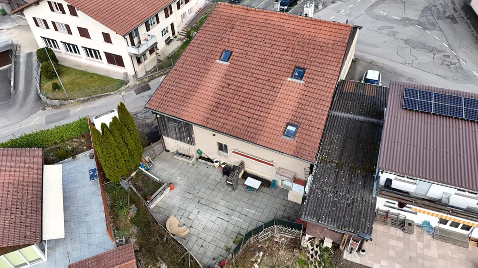 In vendita a Eschert affascinante casa con 3 appartamenti