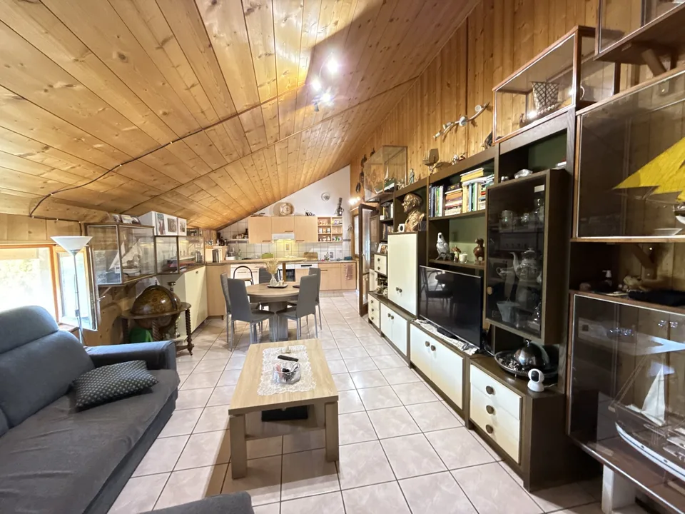 À vendre à Eschert charmante maison de 3 appartements – photo 10 sur 13