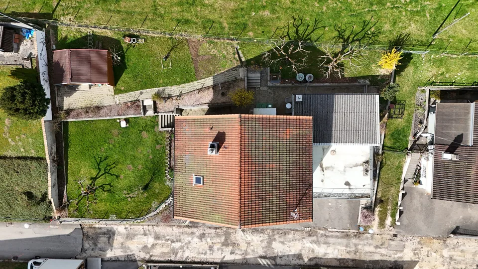 Zu verkaufen in Roches (BE) Gebäude mit 3 Wohnungen und 4 Garagen