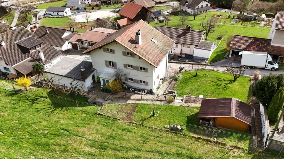 Zu verkaufen in Roches (BE) Gebäude mit 3 Wohnungen und 4 Garagen