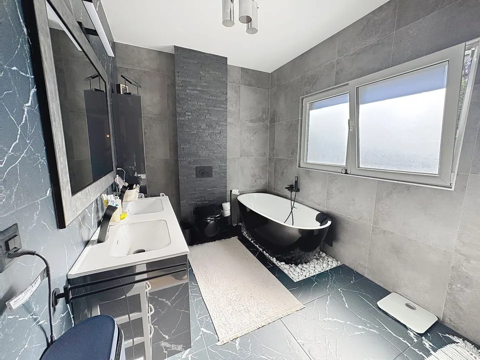 Villa bifamiliare contemporanea a Bex