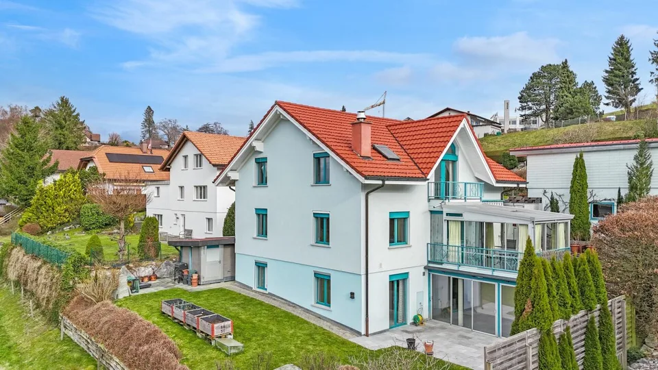 Helles 5.5 Z Einfamilienhaus mit 4.5 Z Einliegerwohnung und Weitsicht ins Grüne in St.Antoni