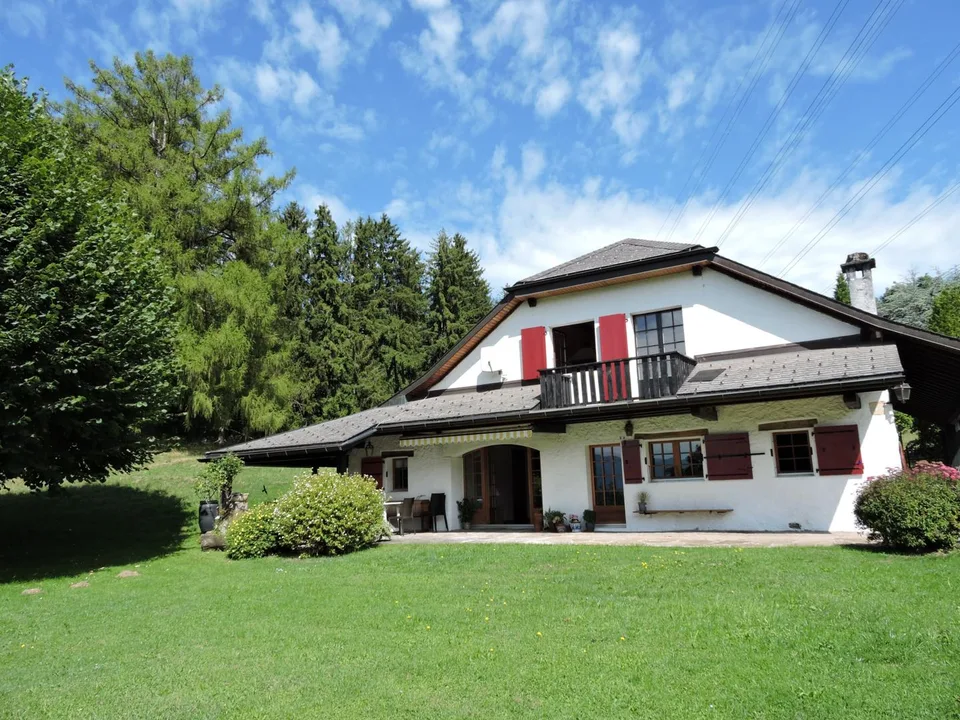 Magnifica casa di campagna a Blonay con vista sul lago di Ginevra