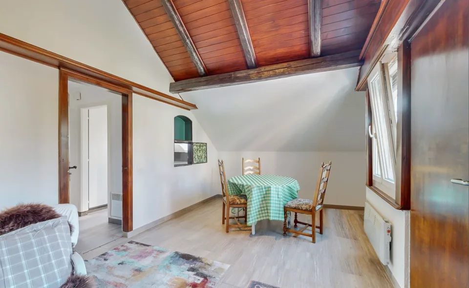 Casa indipendente 5.5 stanze con progetto di ristrutturazione e ampliamento approvato - Chénens