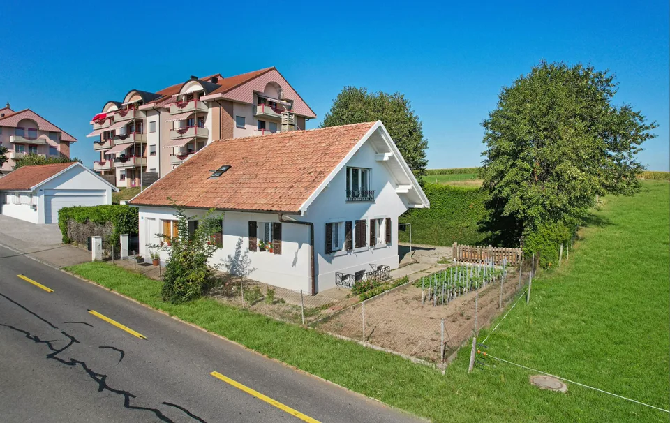 Maison individuelle 5.5 pièces avec projet de rénovation et dagrandissement approuvé  Chénens