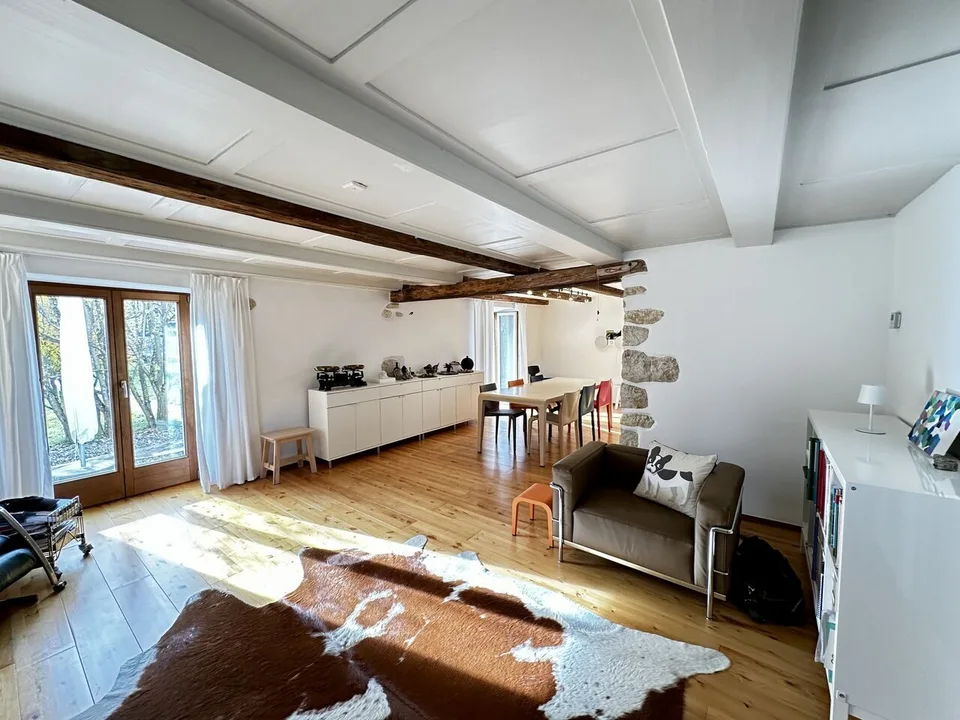 Renoviertes 4,5-Zimmer-Bauernhaus in Coeuve in Ajoie mit großem Garten
