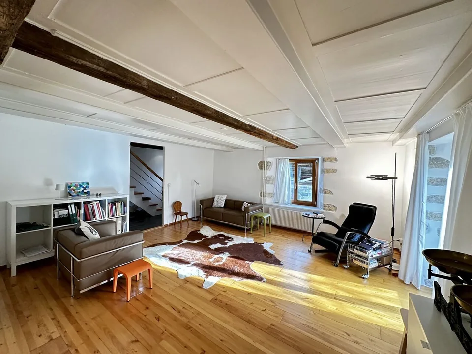 Renoviertes 4,5-Zimmer-Bauernhaus in Coeuve in Ajoie mit großem Garten