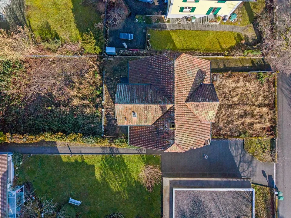 MAISON INDIVIDUELLE DANS UN ENDROIT CALME AVEC POTENTIEL