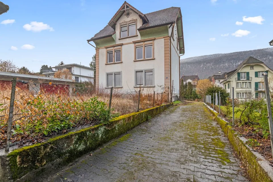 MAISON INDIVIDUELLE DANS UN ENDROIT CALME AVEC POTENTIEL