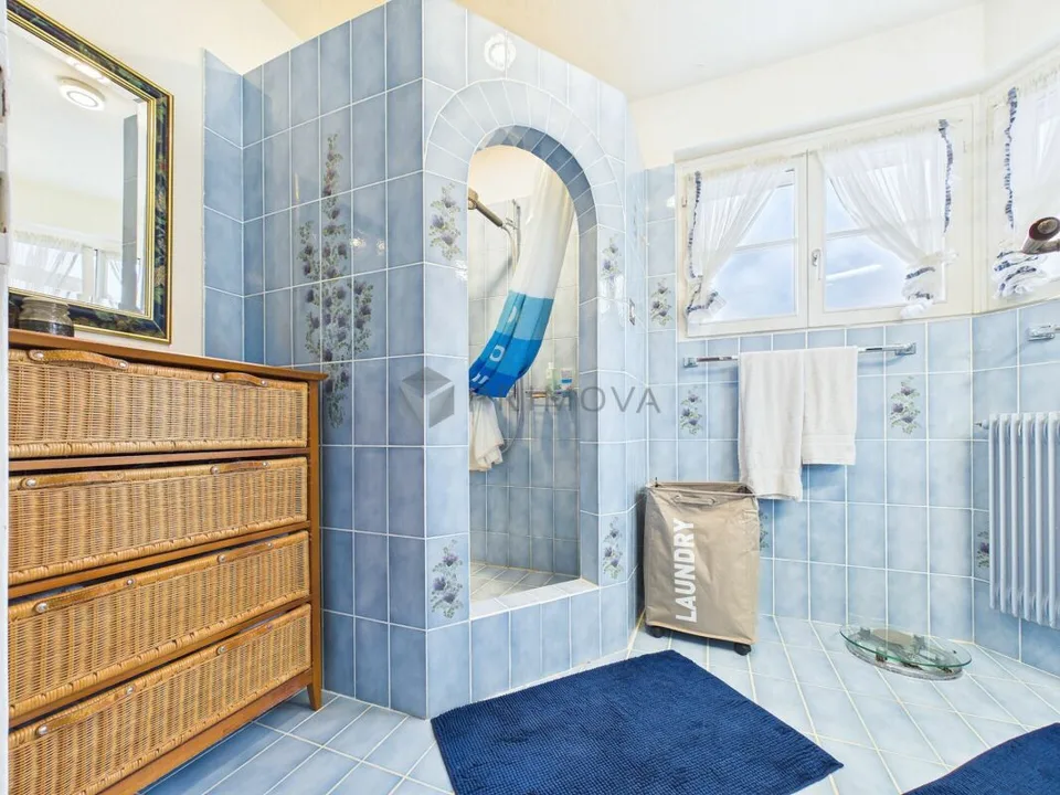 Villa di campagna con stile, carattere ed eccezionale riserva di terreno edificabile – foto 11 di 13