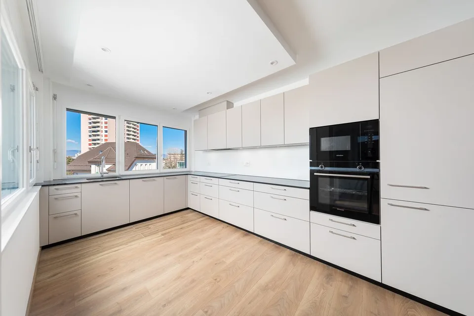 Appartement rénové de 5.5 pièces + studio indépendant