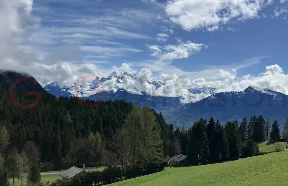 Wunderschönes Einfamilienhaus mit 2 Wohnungen zum Verkauf in Corbeyrier