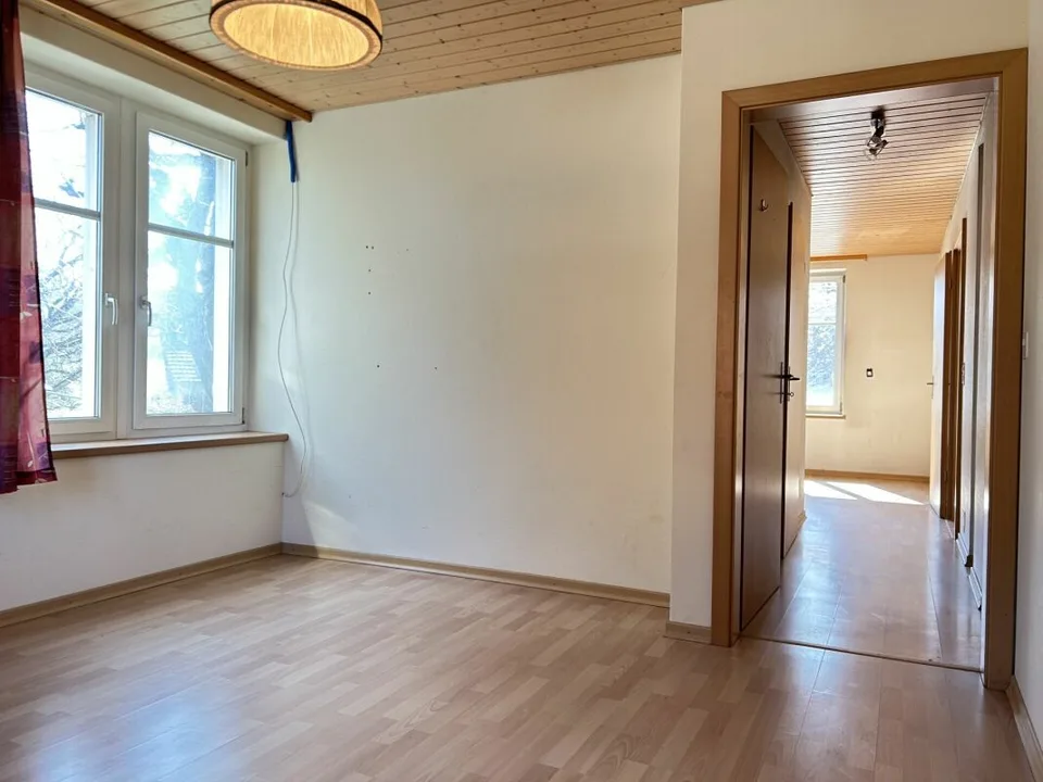 Zweifamilienhaus mit Scheune und Umschwung – Foto 6 von 13
