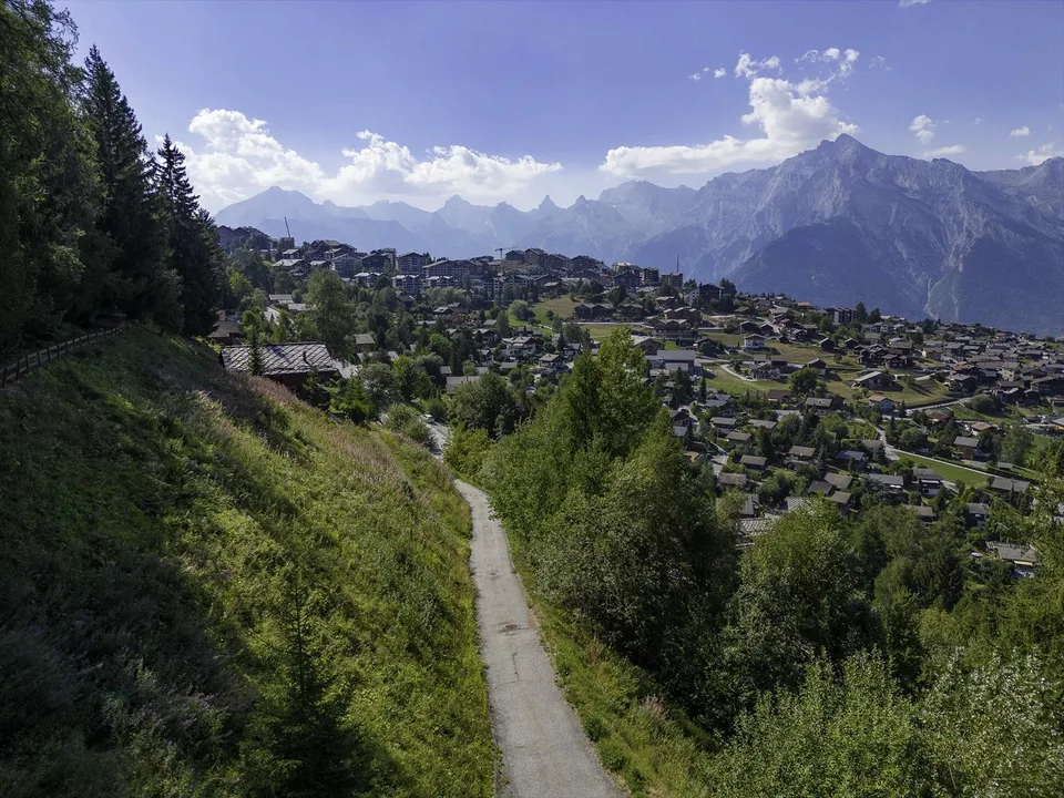 Two building plots, free of mandate with access to the Bisse – photo 8 of 12