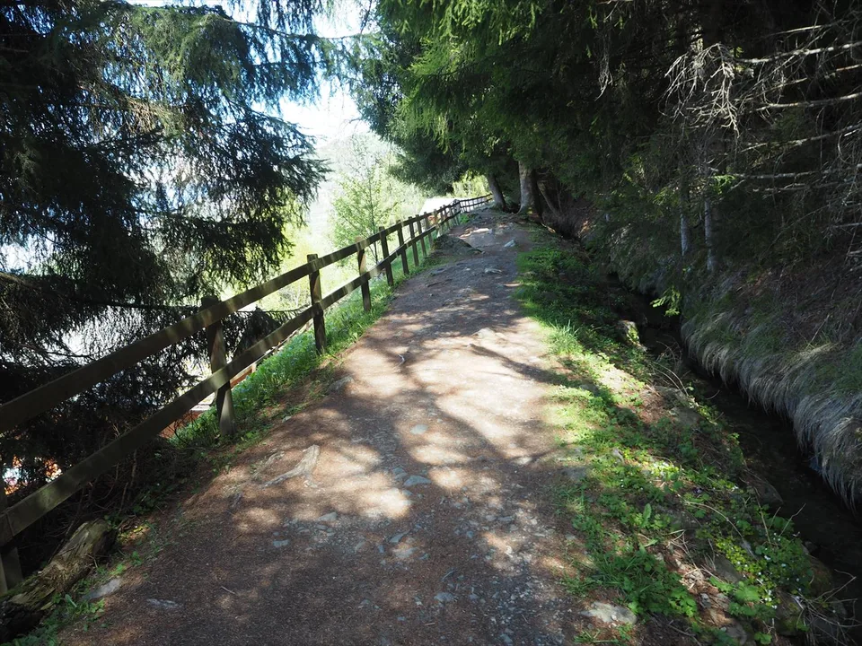 Two building plots, free of mandate with access to the Bisse – photo 12 of 12