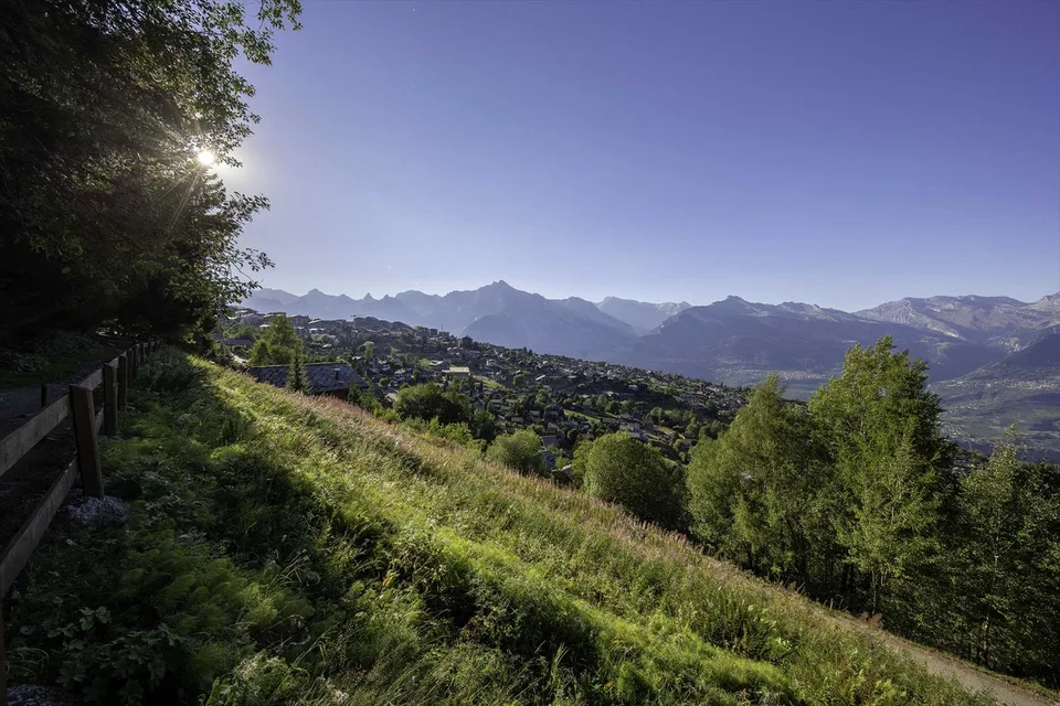 Two building plots, free of mandate with access to the Bisse – photo 6 of 12