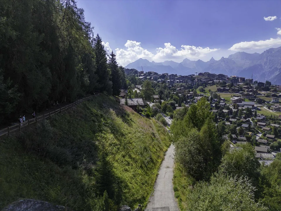 Two building plots, free of mandate with access to the Bisse – photo 9 of 12