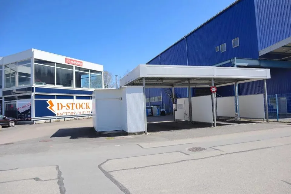 Gewerbe- / Handwerksgebäude + 4,5-Zimmer-Wohnung