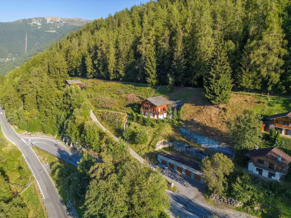 Terreno edificabile, libero da mandato accanto al Bisse