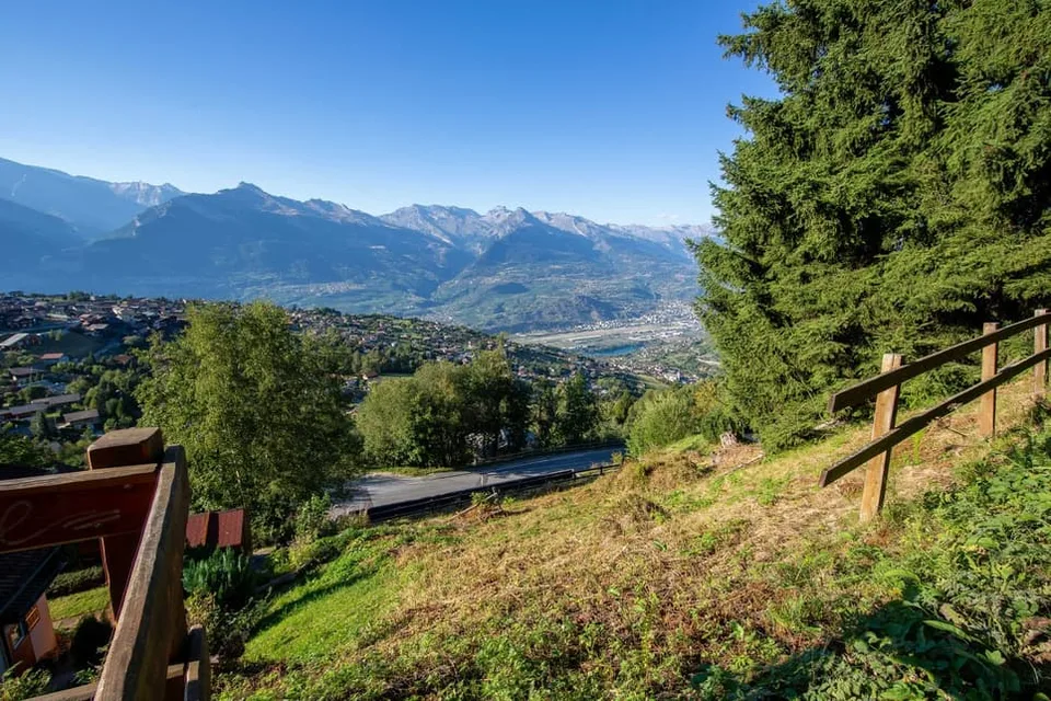 Terreno edificabile, libero da mandato accanto al Bisse