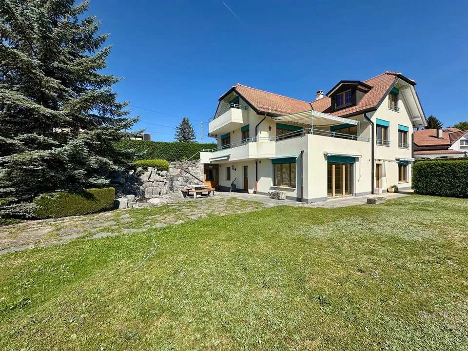 Spaziosa villa indipendente luminosa con appartamento indipendente