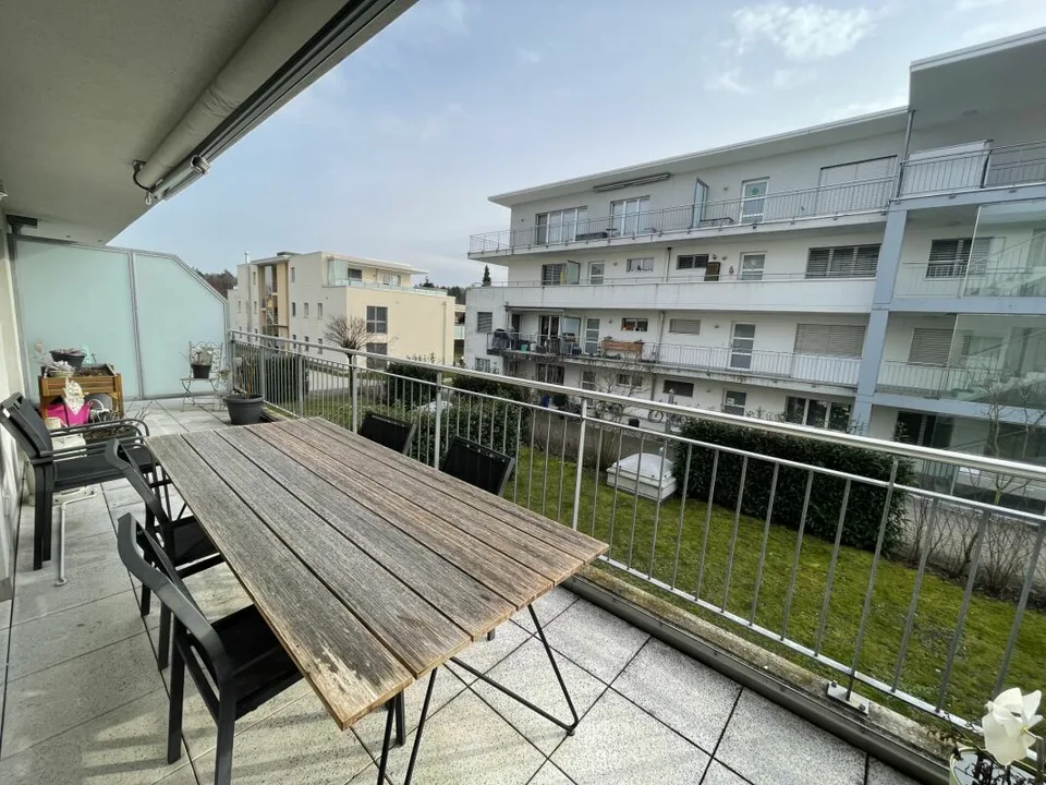 Appartement moderne de 4,5 pièces avec terrasse et ascenseur à Luterbach