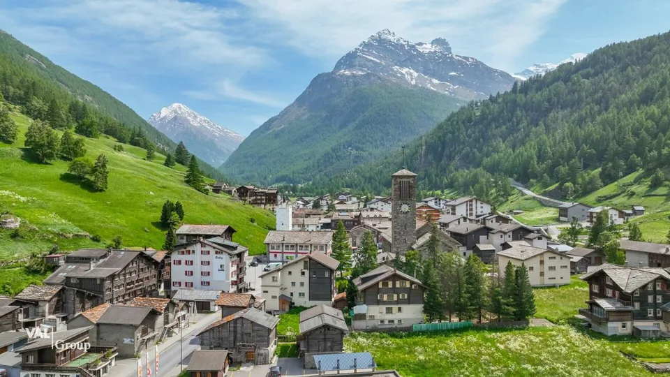 Investment opportunity in the heart of the Saastal - Hotel or approved second homes in Saas-Grund