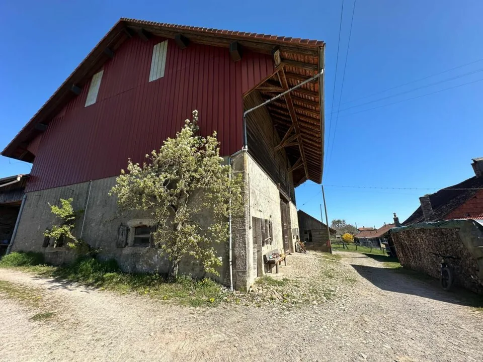 TERRAIN AVEC GRAND RURAL & COUVERT À TRANSFORMER EN HABITATION OU TOUT LE REZ POUR UNE ACTIVITÉ ET VOTRE HABITATION AU REZ SUPÉRIEUR, OU PLUSIEURS FAMILLES ? – photo 6 sur 13