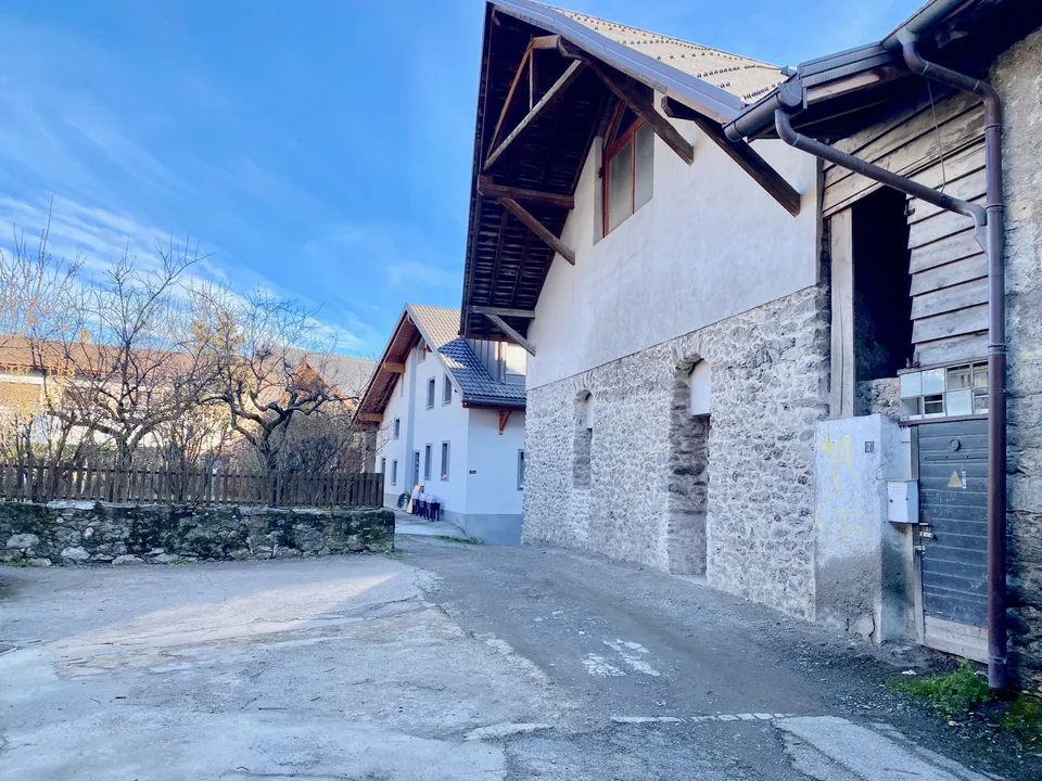 Eccezionale casa in stato grezzo per amanti degli ampi spazi e spazio garage per 2-3 auto