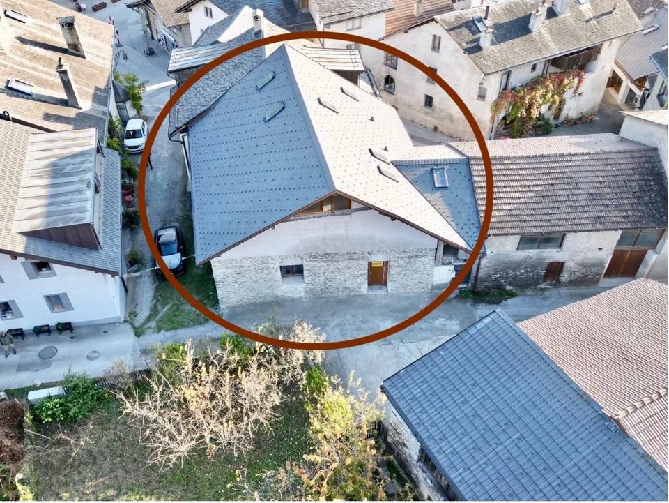Eccezionale casa in stato grezzo per amanti degli ampi spazi e spazio garage per 2-3 auto