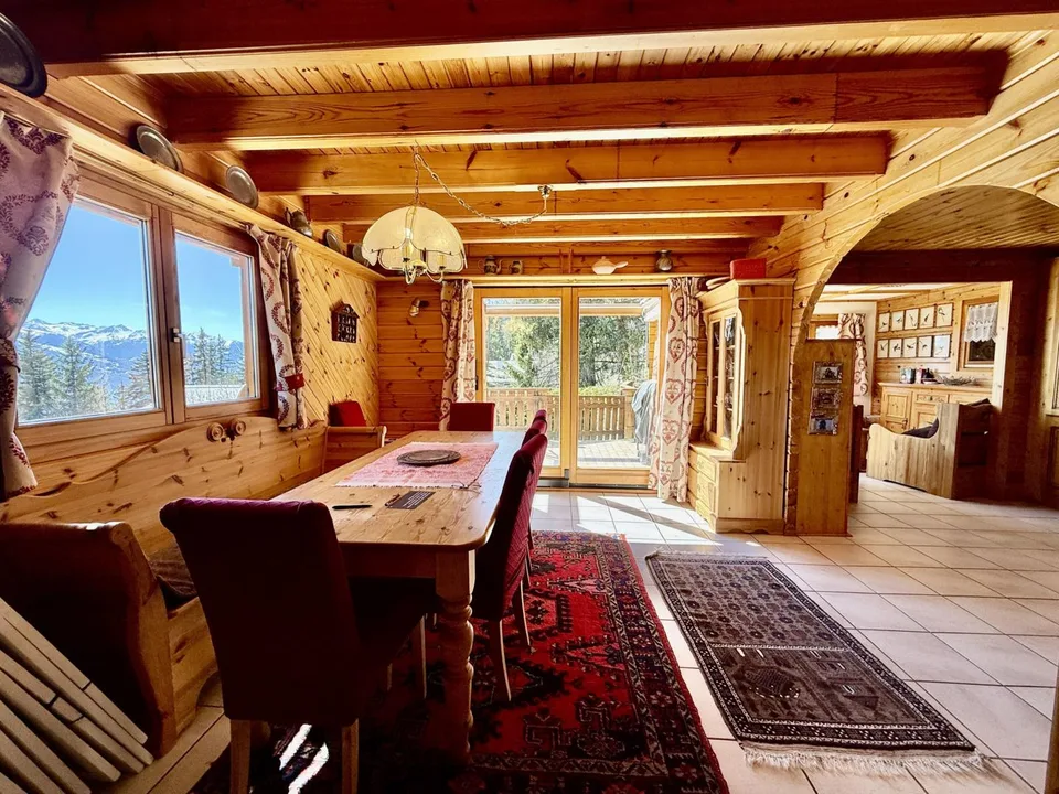 Großes Chalet in Anzère mit sehr schöner Aussicht in ruhiger Lage nahe dem Zentrum
