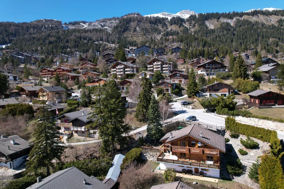 Großes Chalet in Anzère mit sehr schöner Aussicht in ruhiger Lage nahe dem Zentrum
