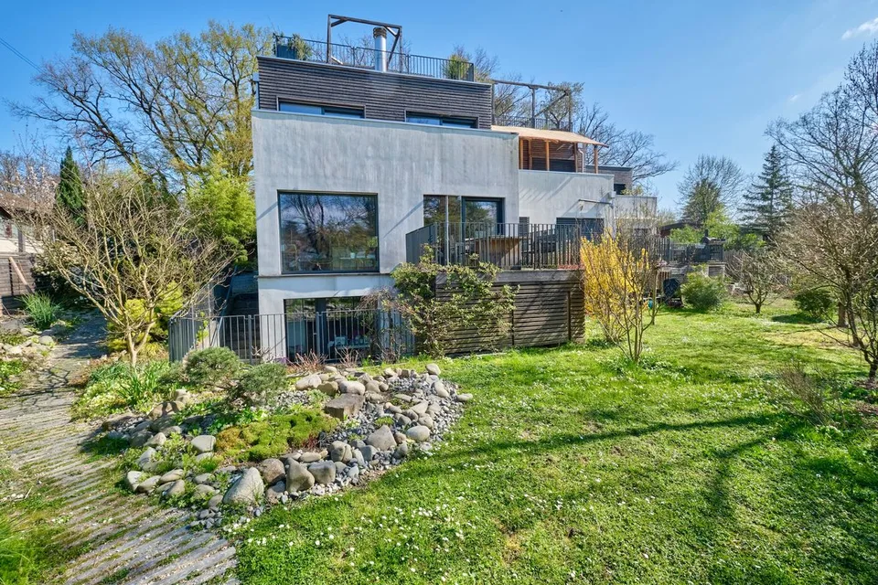 Tres Belle Town House contemporaine avec un merveilleux jardin japonais