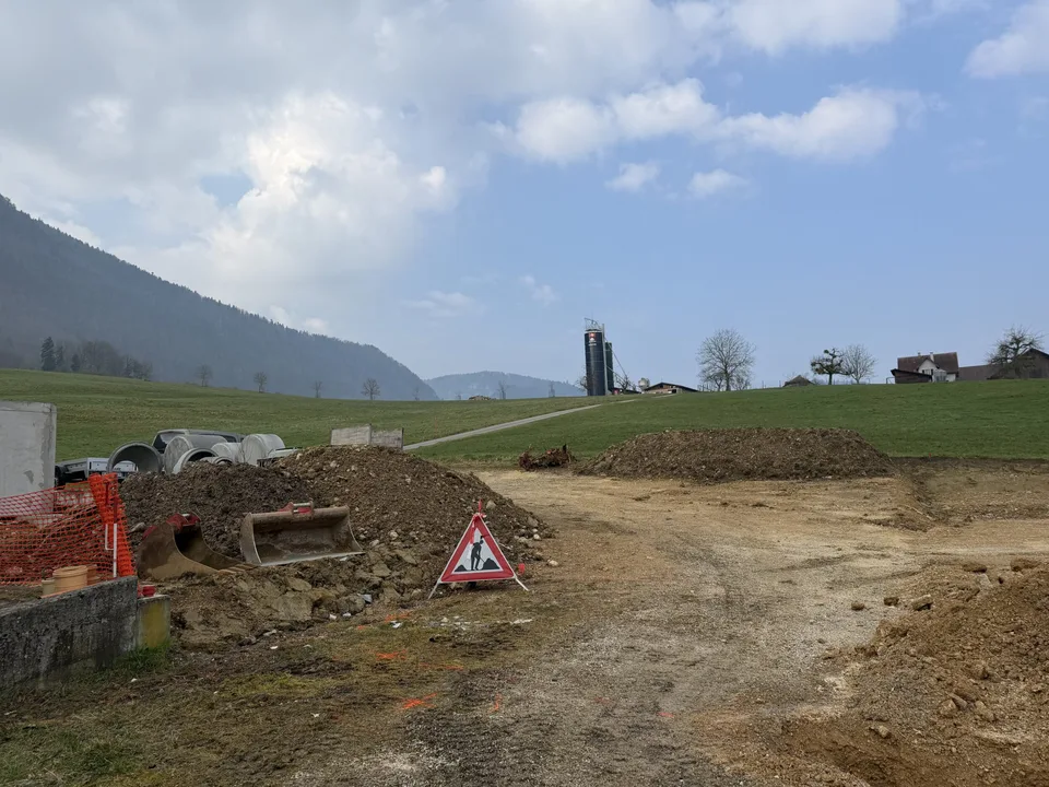 Zu verkaufen in Moutier, neues 5,5-Zimmer-Haus mit einem Grundstück von 615m² – Foto 6 von 8