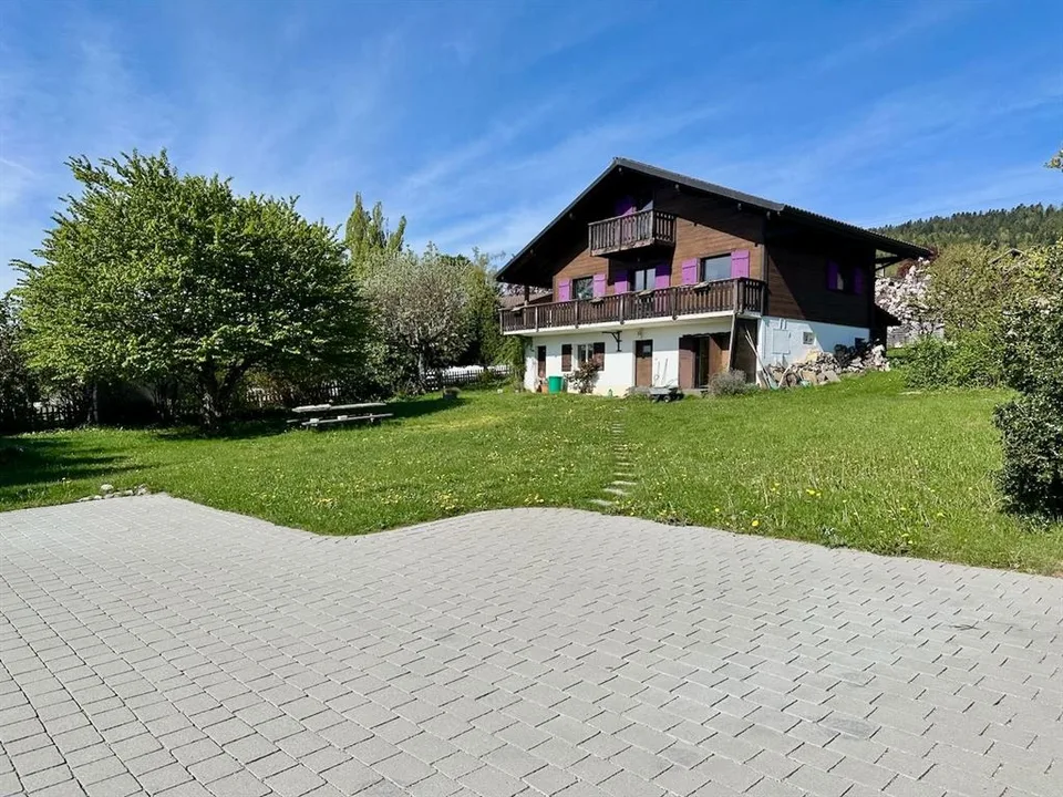 Maison individuelle à deux pas du centre du village et au calme absolu