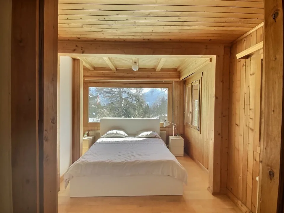 Chalet spacieux sur belle parcelle verdoyante à plat