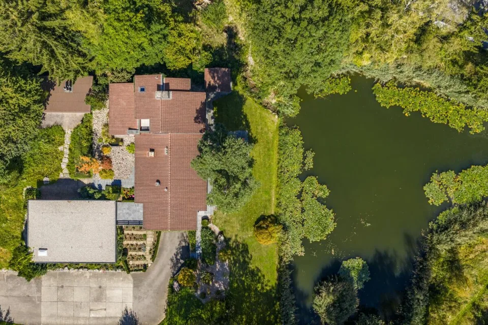 Villa per spiriti liberi e artisti della vita su 10.000 m² tra Zurigo e Zug – foto 8 di 13