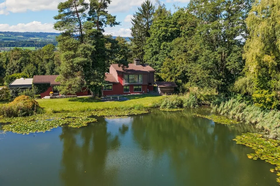 Villa für Freigeister und Lebenskünstler auf 10'000 m² zwischen Zürich und Zug