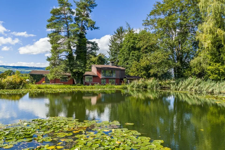 Villa für Freigeister und Lebenskünstler auf 10'000 m² zwischen Zürich und Zug