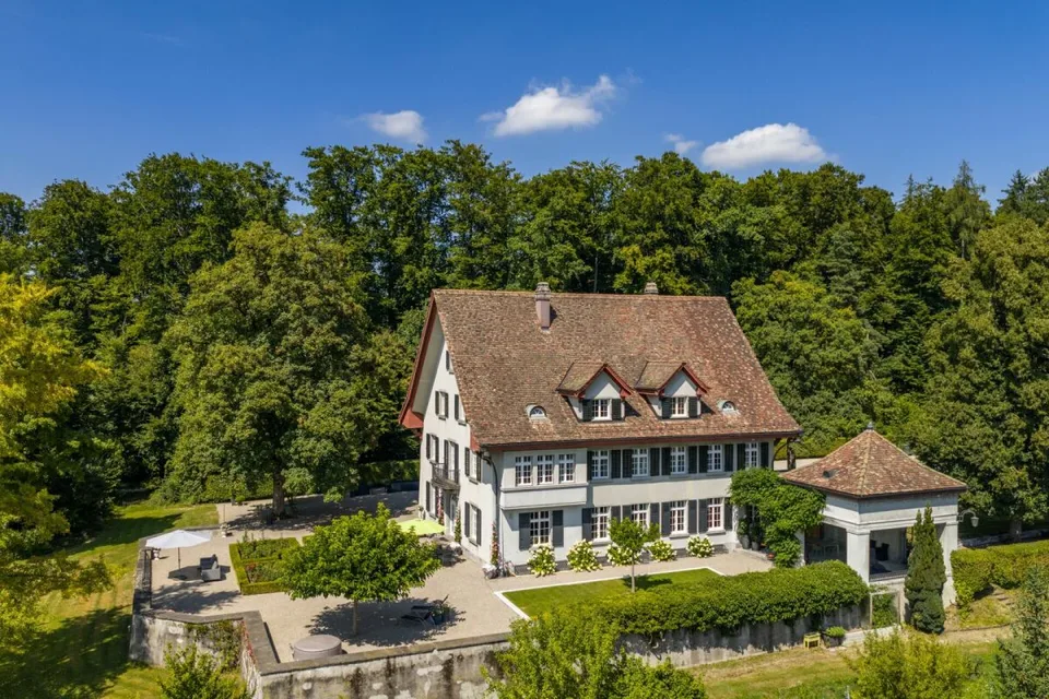 La tenuta Wolfer-Sulzer a Rosenberg: 10.000 m² di splendida isolamento nella città di Winterthur