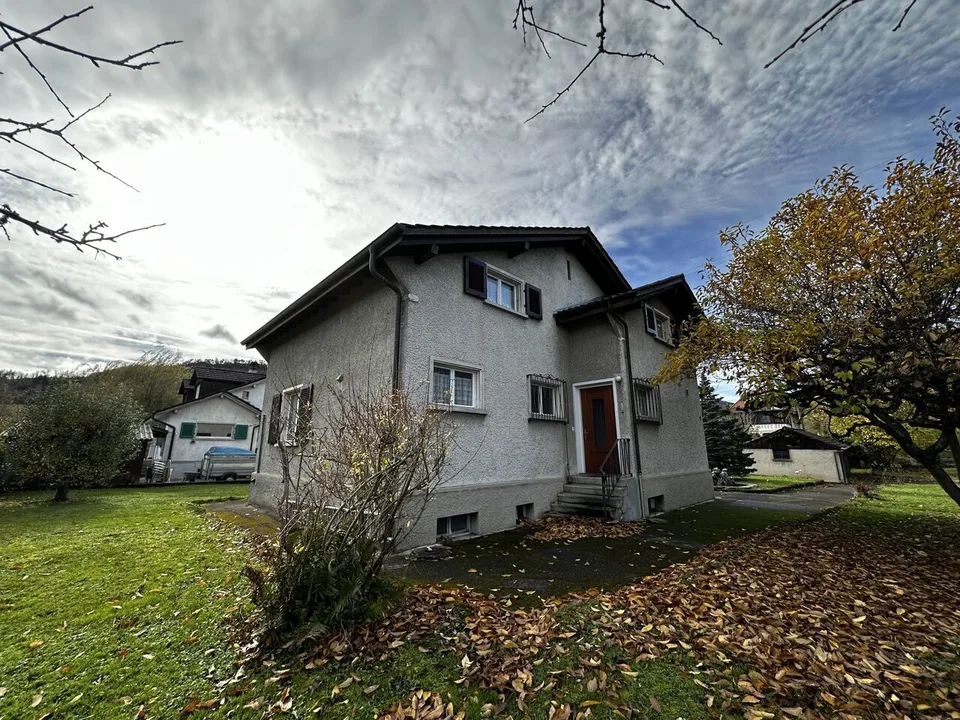 Maison familiale à rénover de 6.5 pièces à vendre à Courrendlin