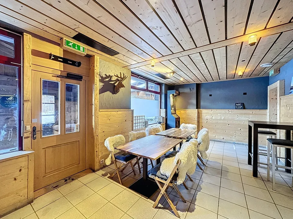 Café-bar / Restaurant – Premium location in Morgin